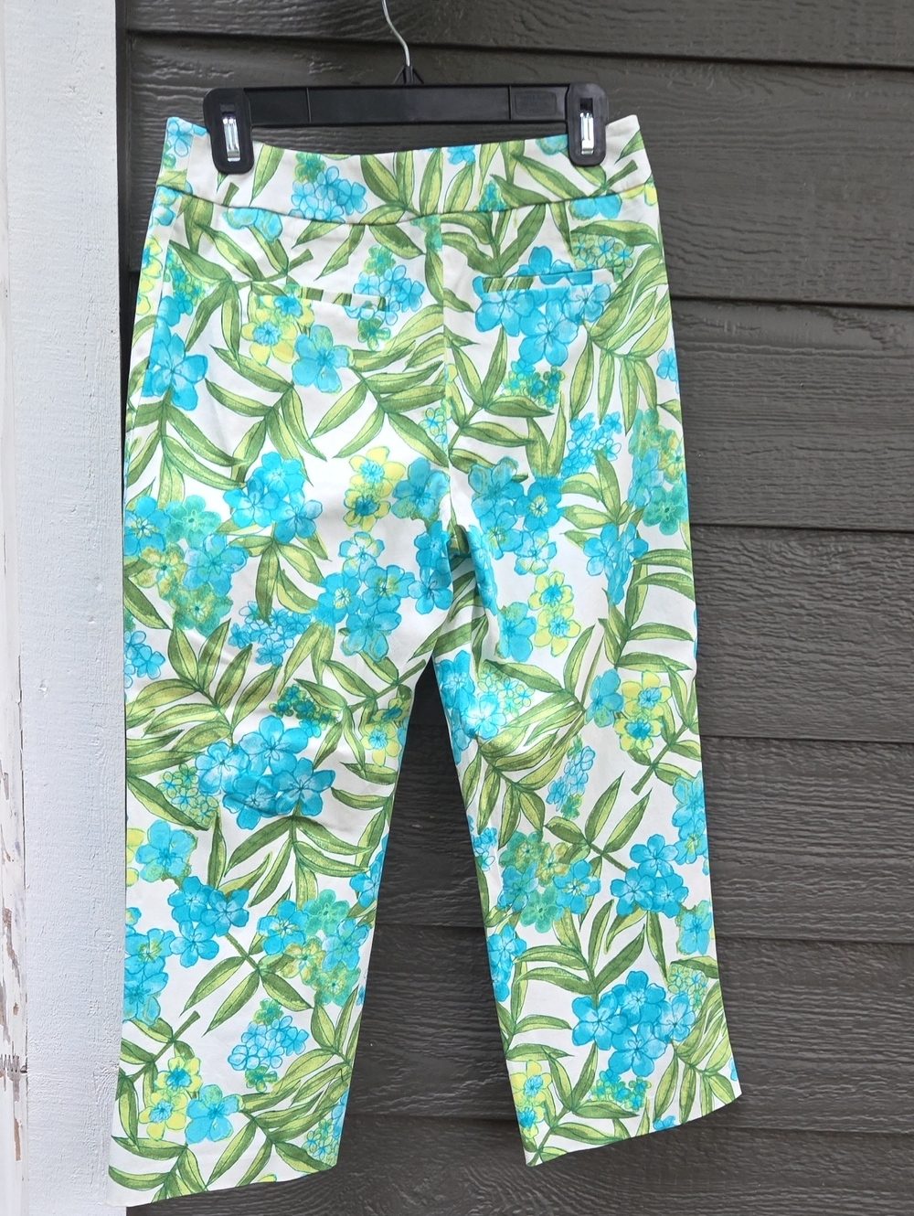 Croft & Barrow Blue Floral Capri Pants Resort Style Womens Size 6 - Picture 3 of 15